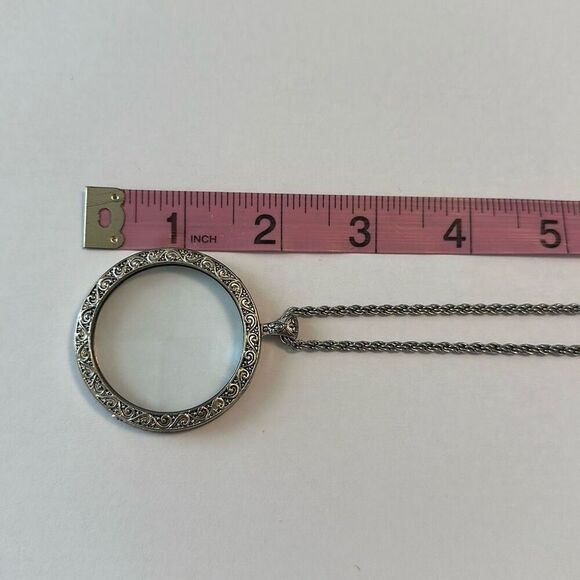 Magnifying Portable Pocket Reading Loupe Necklace Silver Toned - Picture 7 of 9